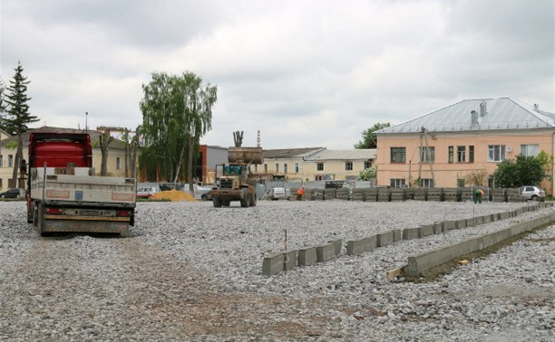 На парковке на ул. Союзной в Туле начали укладывать асфальт