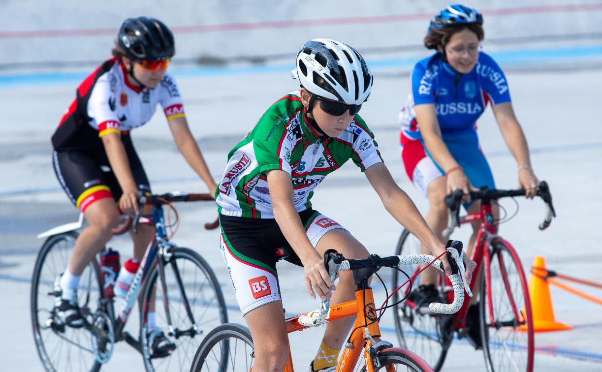 Как у тульских спортсменов проходят тренировки на велотреке в Заречье: репортаж