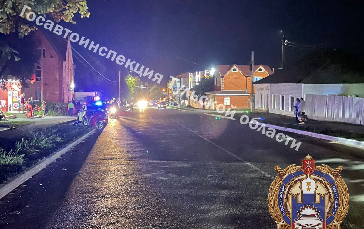 В Богородицке мотоциклист снес 48-летнюю женщину на переходе 