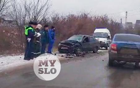 Жесткое ДТП на Косой Горе: из-за выезда на встречку пострадали двое водителей 