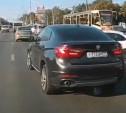 В Туле водитель легковушки спровоцировал ДТП с BMW и микроавтобусом, а потом скрылся: видео