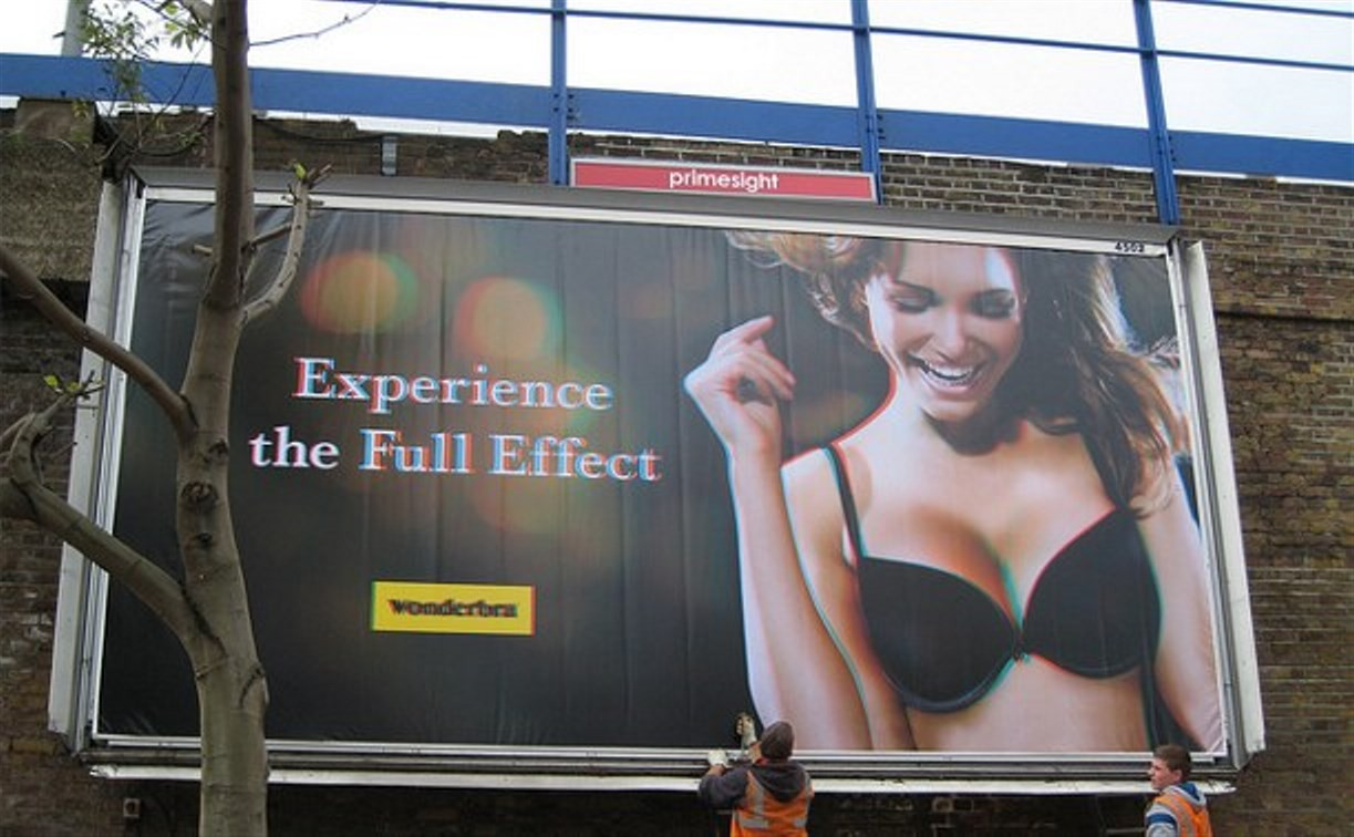 В России хотят запретить билборды с обнажёнными моделями