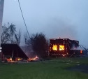 Под утро в Заокском районе сгорели дом, автомобиль и хозпостройки