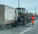 В Тульской области грузовик на полной скорости влетел в трактор: фото