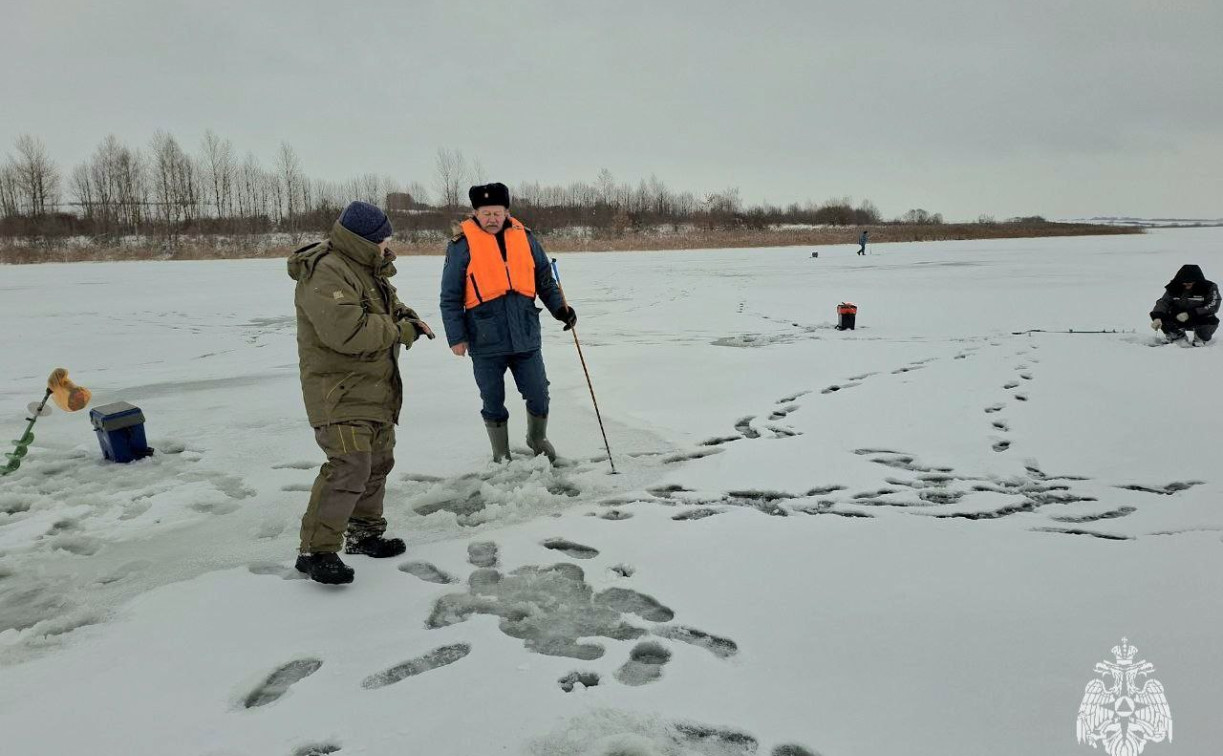 «Осторожно, хрупкий лёд!»: инспекторы ГИМС предупредили туляков об опасности