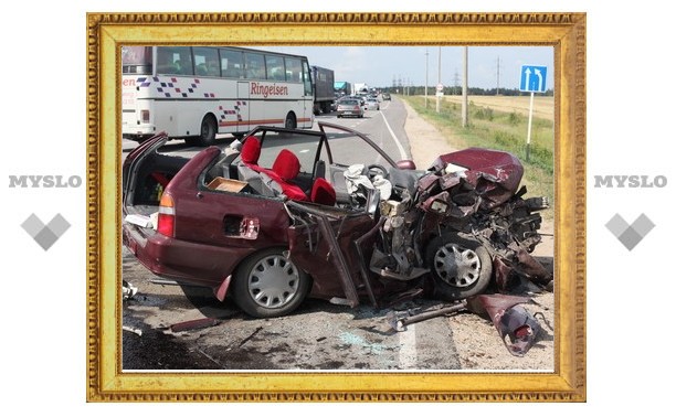 Водитель «восьмерки» разбил «Mercedes»