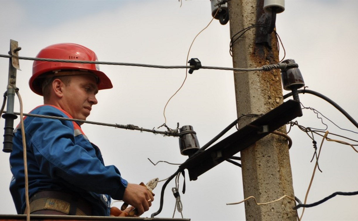 В Пролетарском районе несколько домов остались без электричества из-за обрыва кабеля