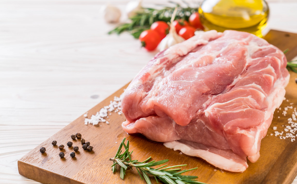 Оптовые цены на свинину и курицу выросли в конце апреля