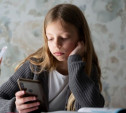 Госдума поддержала запрет использования школьниками смартфонов во время уроков