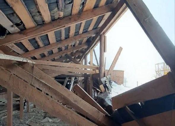 В Одоеве под тяжестью снега обрушилась крыша пятиэтажки