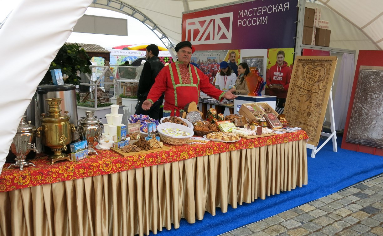 Туляки угостили гостей московского фестиваля «Самоварфест» пастилой и пряниками