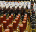 Туляк хранил возле дома более 17 тысяч бутылок левого алкоголя