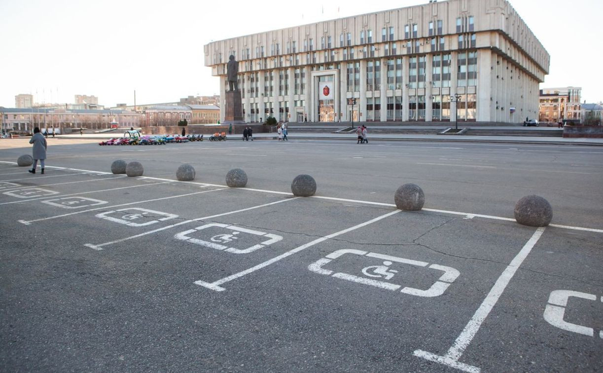 С 8 апреля парковку на площади Ленина закроют