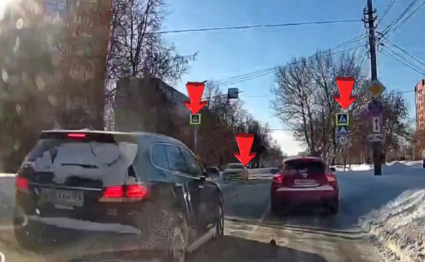 На ул. Кирова водитель кроссовера пошел в лоб встречному движению