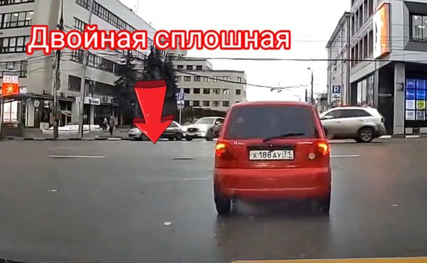 В центре Тулы водитель красного Daewoo Matiz грубо нарушил ПДД