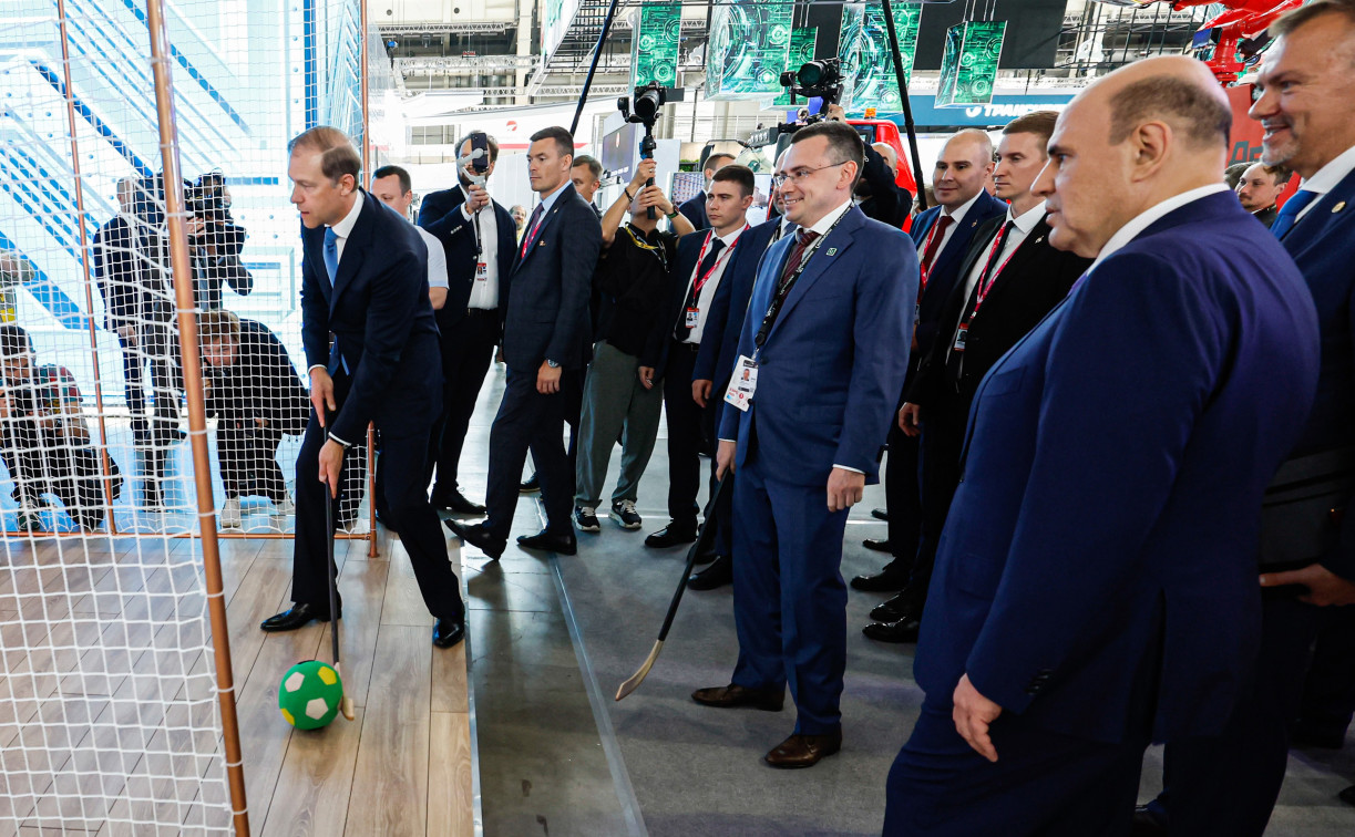 Представители Правительства РФ ознакомились с разработками ГК «Полипласт» на промышленной выставке