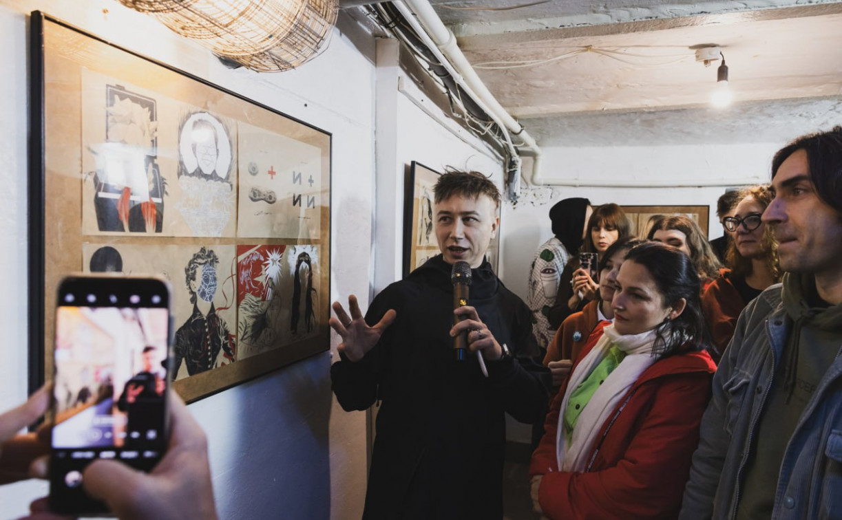 «И + ИИ»: в «Резервуаре» открылась выставка графики Артёма Лоскота