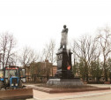 «Спецавтохозяйство» устроило банный день для памятника В.В. Вересаеву