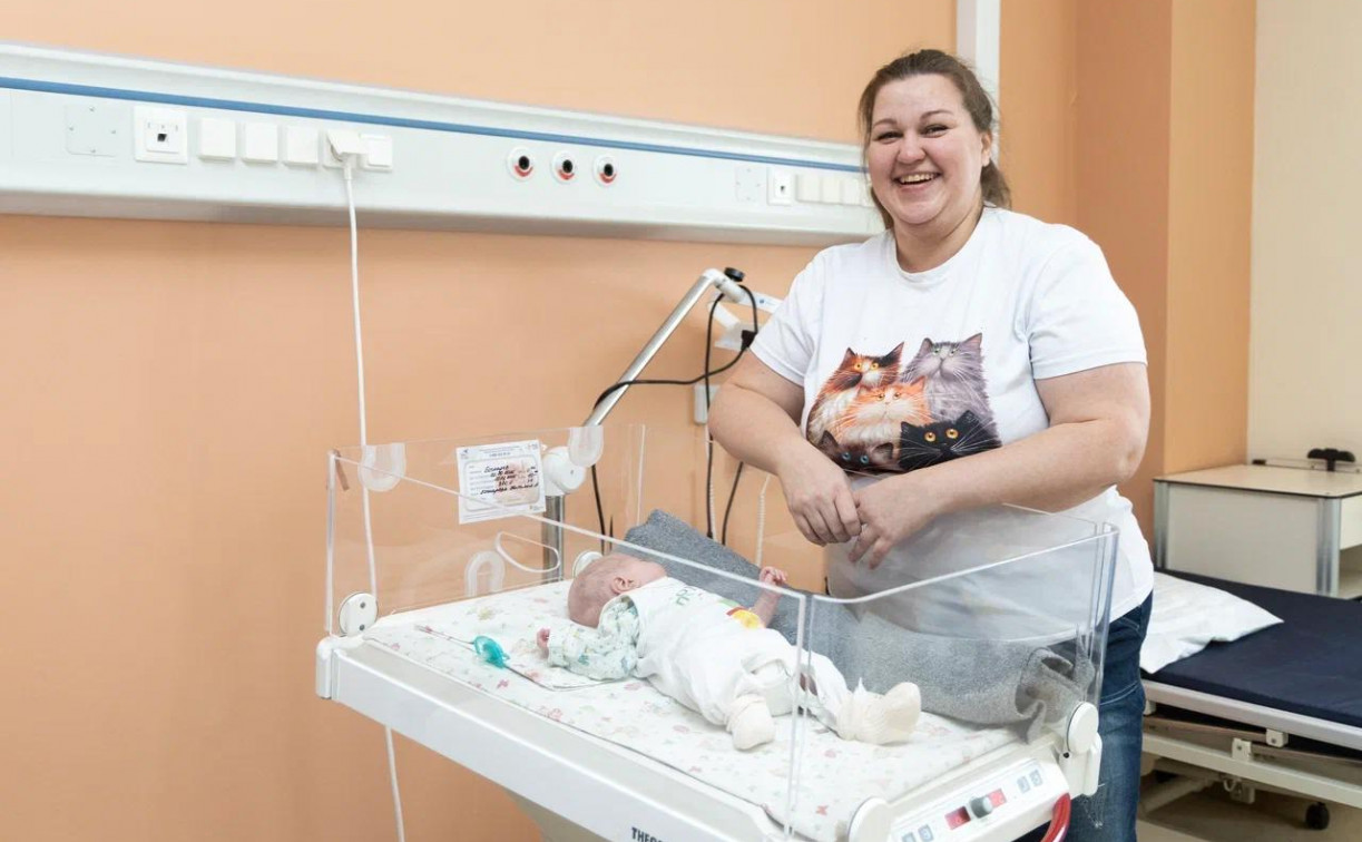 Килограмм счастья: врачи Тульского перинатального центра выходили малыша весом 980 граммов