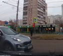 В Туле Kia проскочил на красный и едва не устроил аварию
