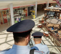 Полицейские проверили, как туляки соблюдают масочный режим в ТРЦ «Макси» и на Плехановском рынке