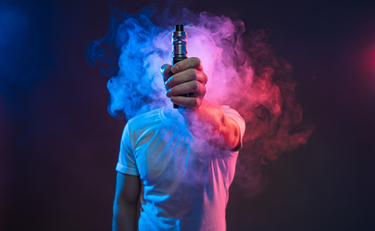 Госдума рассмотрит инициативу полного запрета продажи вейпов в России