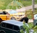 В Туле водитель такси устроил заезд по детской площадке и лестнице