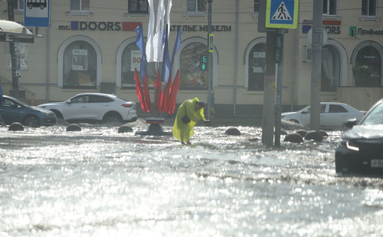 Улицы Тулы ушли под воду после мощного ливня: видео и фото