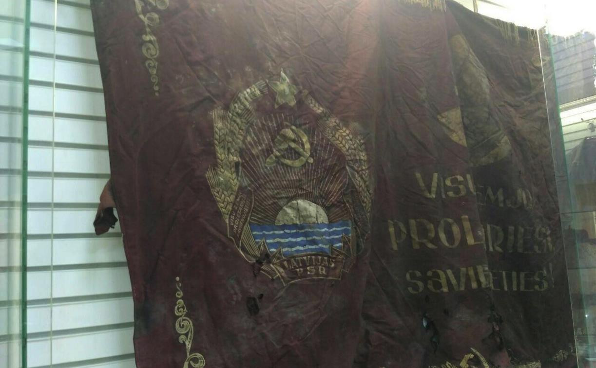 Латвийское военное знамя, немецкая форма и фото солдат: что хранит музей Великой Отечественной войны в Тульской области