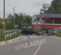 В пос. Мордвес поезд снёс грузовик на железнодорожном переезде