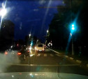 «Накажи автохама»: в центре Тулы водитель «Мерседеса» решил пожечь резину на светофоре