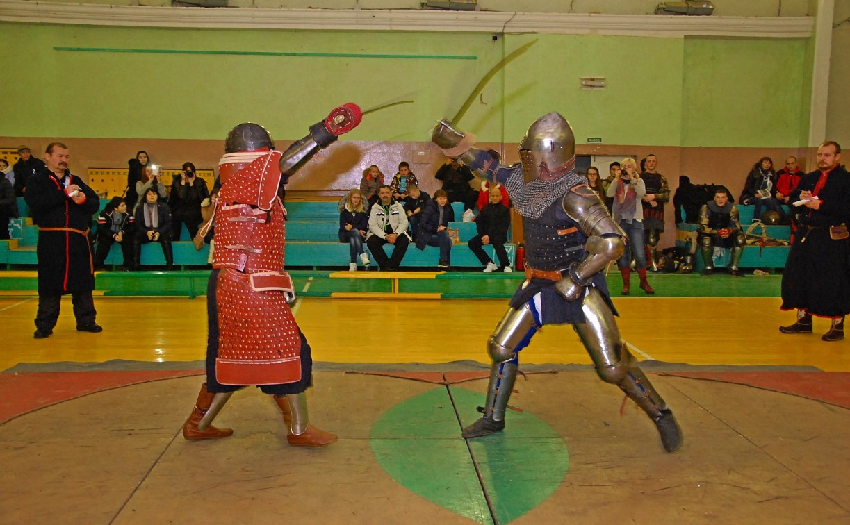 В Щекино прошел турнир по сабельному фехтованию