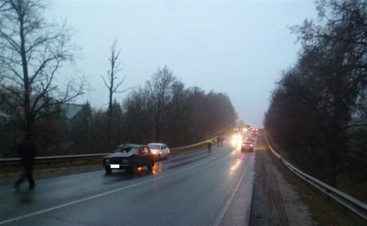 На Орловском шоссе водитель насмерть сбил идущего вдоль дороги мужчину 