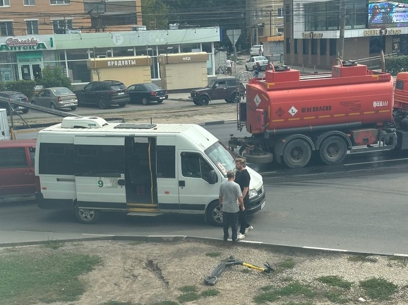 В Туле на Зеленстрое 9-я маршрутка сбила самокатчика 