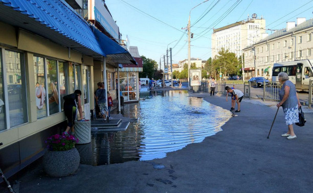 Сотрудники «Тулагорводоканала» устранят коммунальную аварию в центре города