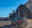На ул. Лейтейзена водитель поехал сквозь пешеходов
