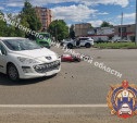 В Новомосковске водитель Peugeot снес 26-летнего мотоциклиста