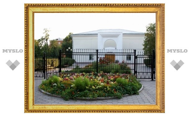 Музей Крылова закружит школьников в цветочном бале