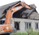 В Плеханово и Хрущево демонтируют незаконные цыганские постройки: фоторепортаж