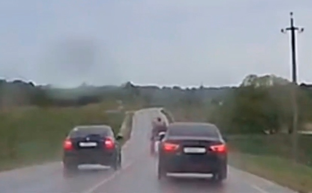 Под Тулой водитель Škoda рискнул жизнью во время обгона