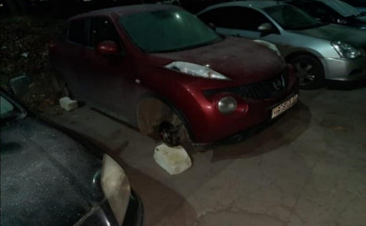 «Разул» Nissan – попался сам: в Туле задержали похитителя автомобильных колёс