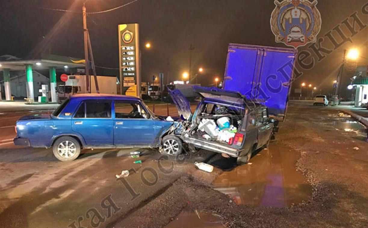 В поселке Иншинском пьяный водитель сбил пешехода и повредил два чужих авто