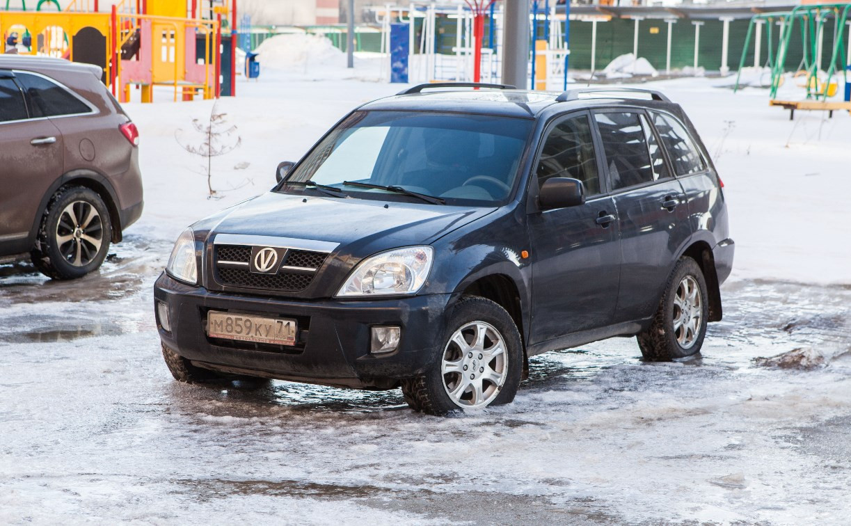 Коммунальная авария на Зеленстрое в Туле: машины вмерзли в лед