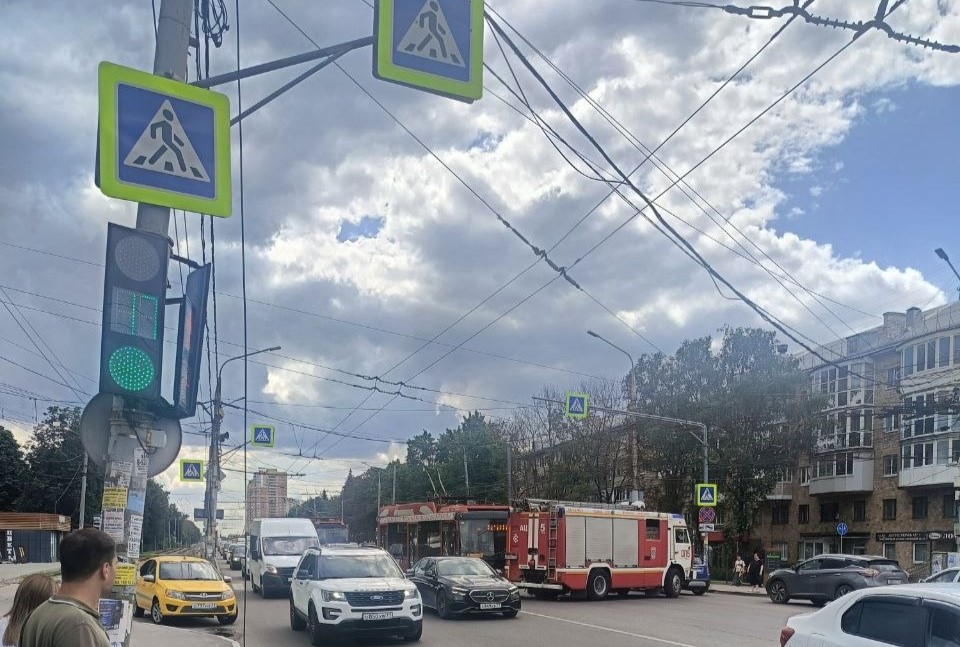 На проспекте Ленина столкнулись троллейбус и пожарная машина