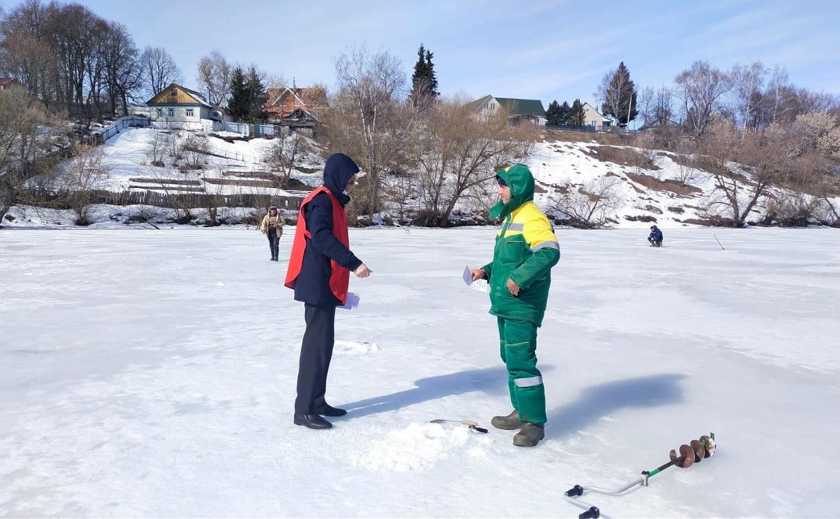 Тульское МЧС: «Из-за теплой погоды выходить на лед смертельно опасно»