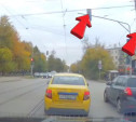 В Туле водитель такси решил, что ему можно на красный