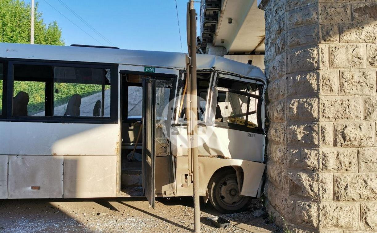 В ДТП с автобусом в Туле пострадали 9 человек: фоторепортаж