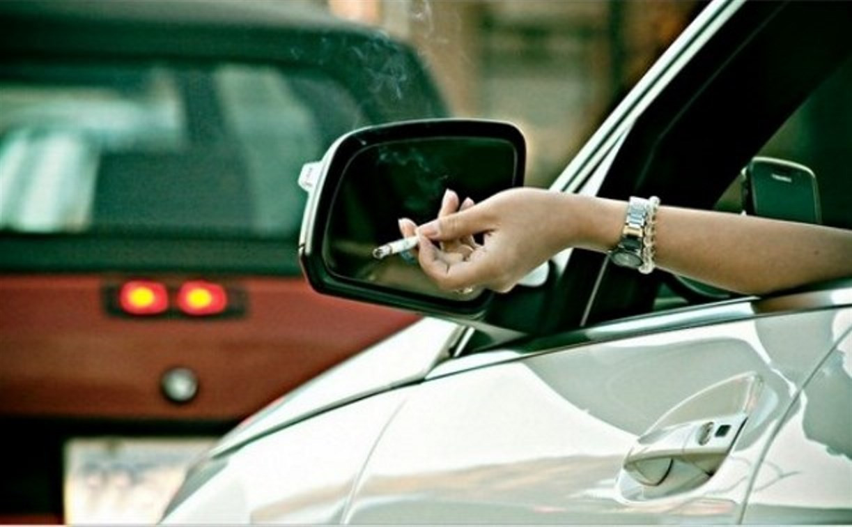 МЧС предупреждает об опасности курения в салоне автомобиля