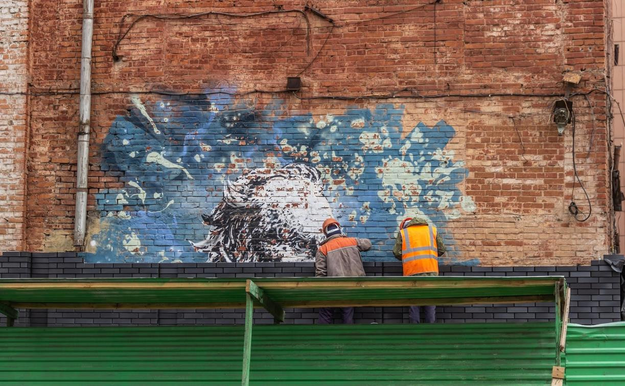 Со старого цеха «Октавы» исчезает граффити со Львом Толстым