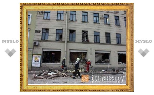 В Петербурге парализовано движение из-за обрушившегося дома
